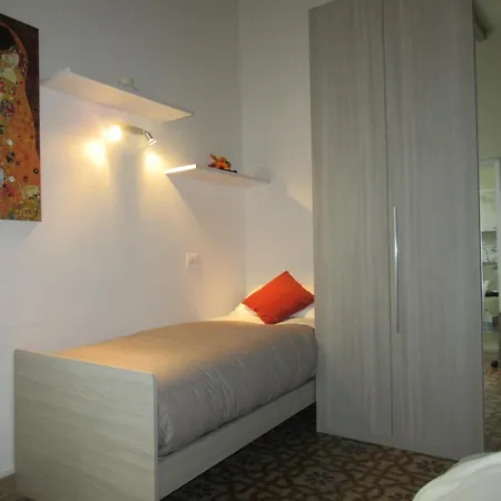 I Tesori Del Centro Storico - Zona Via Della Cupa Pensión 3*